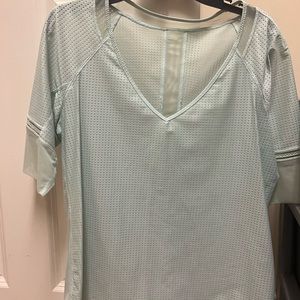LULULEMON TOP